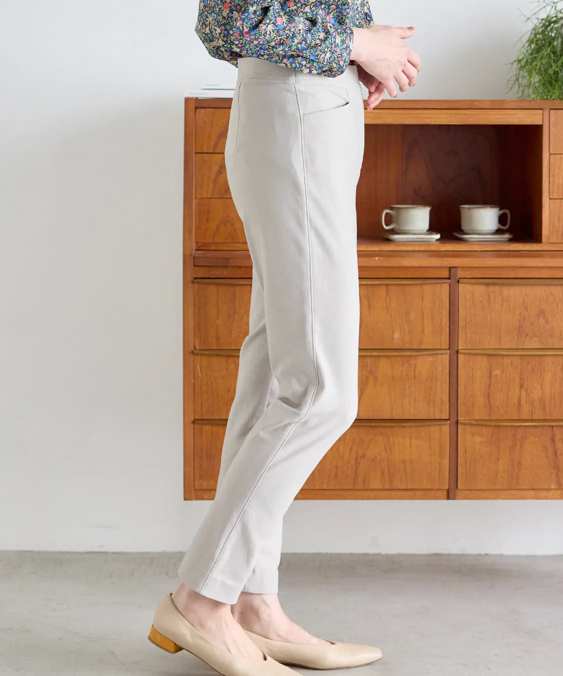 パーシャルHTピーチPOスリムアンクルパンツ   LANTANA(ランタナ)