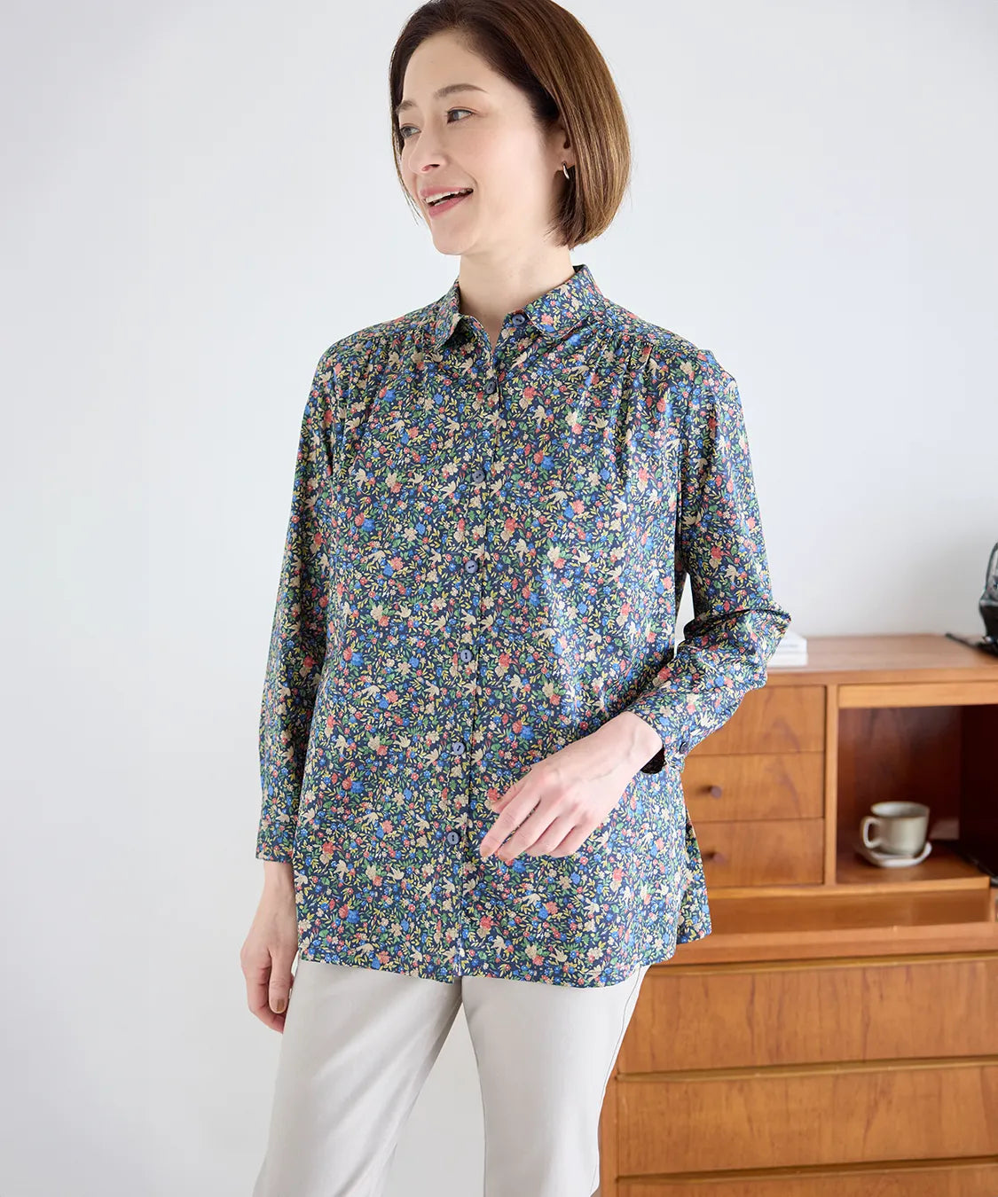 リバティ バードソングブライトスエートロングブラウス SAVOIR (サヴォア)